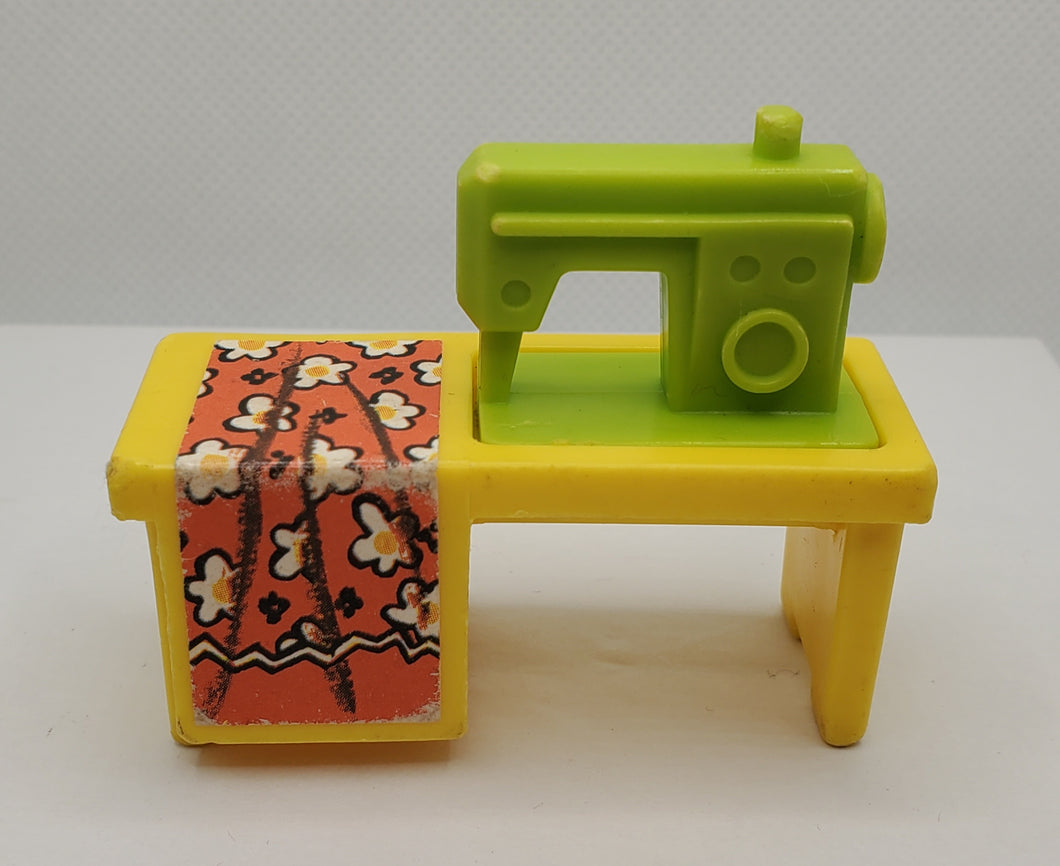 Utility Room Set #725 Yellow and Green Sewing Machine