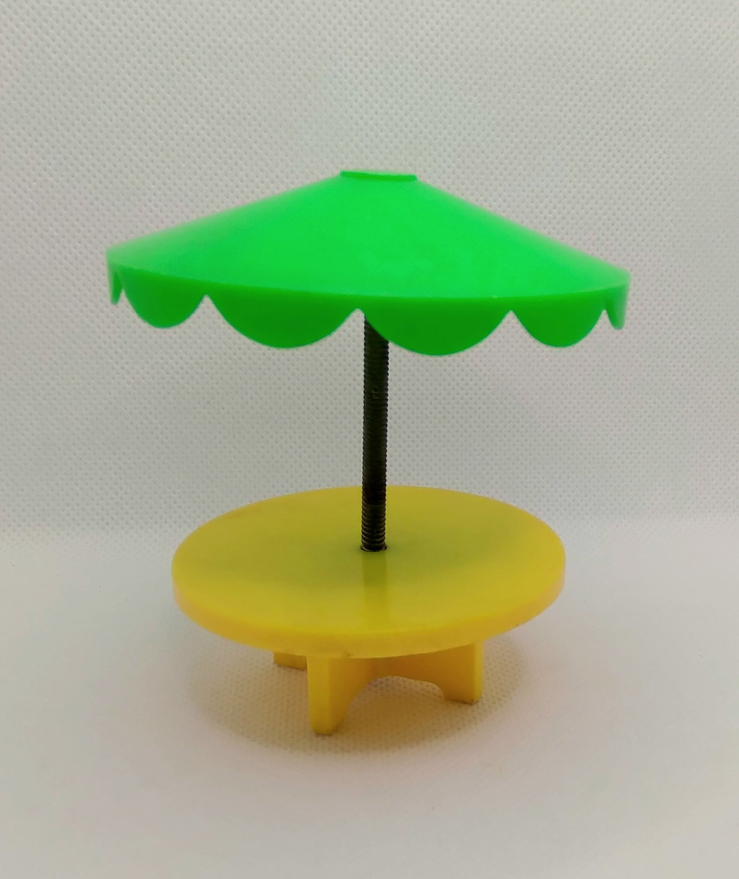 Umbrella Table Green top/Yellow table