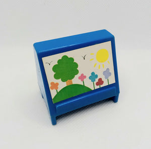 Play Family Nursery School Easel